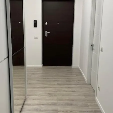 Apartman Elysium Old Square, Free Street Parking Within The Limits Of Available Spaces And Paid Parking One Minute Away, Smart Tv Bukarest