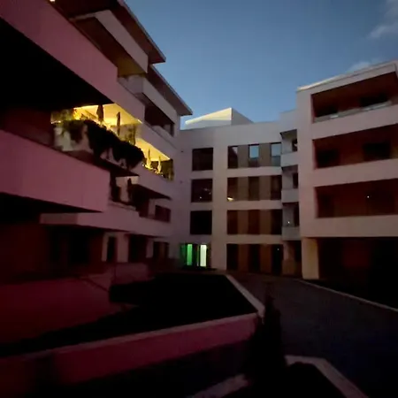 Appartement Elysium Old Square, Free Street Parking Within The Limits Of Available Spaces And Paid Parking One Minute Away, Smart Tv