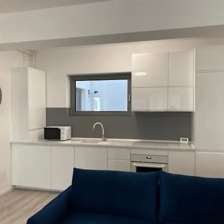 Appartamento Elysium Old Square, Free Street Parking Within The Limits Of Available Spaces And Paid Parking One Minute Away, Smart Tv Bucarest