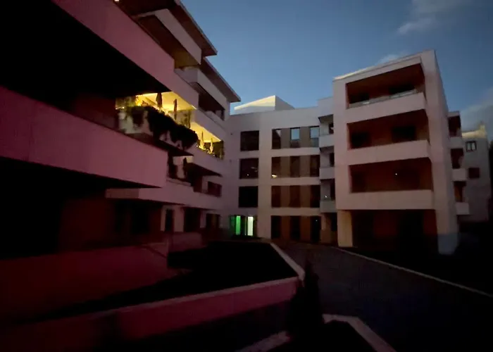Apartment Elysium Old Square, Free Street Parking Within The Limits Of Available Spaces And Paid Parking One Minute Away, Smart Tv