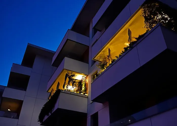 Apartment Elysium Old Square, Free Street Parking Within The Limits Of Available Spaces And Paid Parking One Minute Away, Smart Tv *