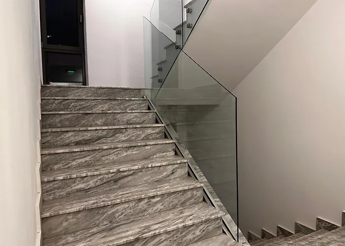 Elysium Old Square, Free Street Parking Within The Limits Of Available Spaces And Paid Parking One Minute Away, Smart Tv 부쿠레슈티