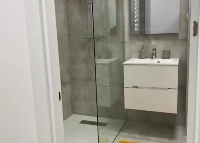 Apartment Elysium Old Square, Free Street Parking Within The Limits Of Available Spaces And Paid Parking One Minute Away, Smart Tv *