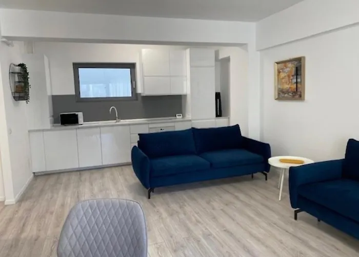 Apartment Elysium Old Square, Free Street Parking Within The Limits Of Available Spaces And Paid Parking One Minute Away, Smart Tv
