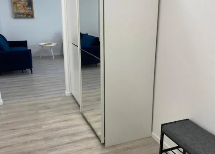 Apartment Elysium Old Square, Free Street Parking Within The Limits Of Available Spaces And Paid Parking One Minute Away, Smart Tv