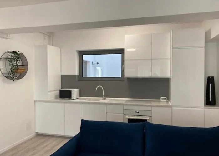 Apartment Elysium Old Square, Free Street Parking Within The Limits Of Available Spaces And Paid Parking One Minute Away, Smart Tv Bucharest