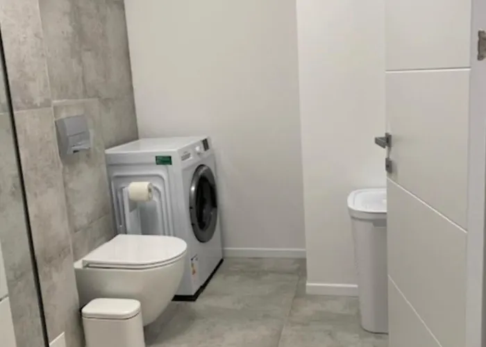 Apartment Elysium Old Square, Free Street Parking Within The Limits Of Available Spaces And Paid Parking One Minute Away, Smart Tv *