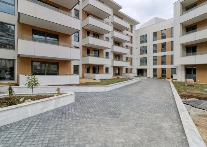 公寓 Elysium Old Square, Free Street Parking Within The Limits Of Available Spaces And Paid Parking One Minute Away, Smart Tv 布加勒斯特