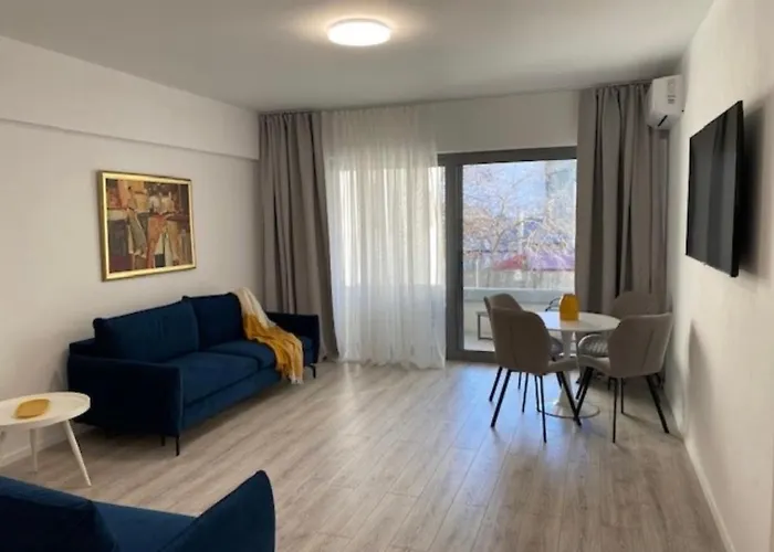 Elysium Old Square, Free Street Parking Within The Limits Of Available Spaces And Paid Parking One Minute Away, Smart Tv 부쿠레슈티