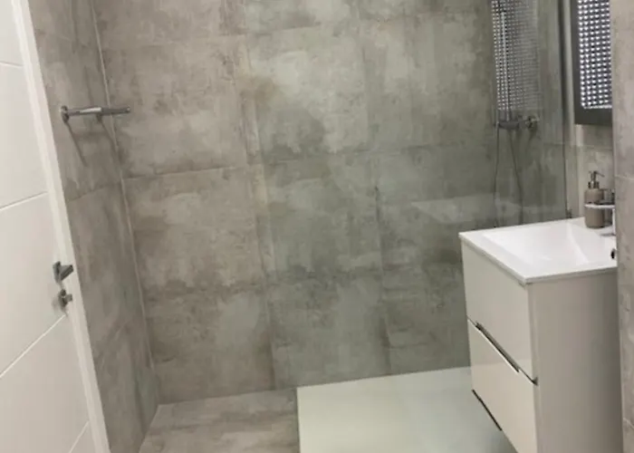 Elysium Old Square, Free Street Parking Within The Limits Of Available Spaces And Paid Parking One Minute Away, Smart Tv 布加勒斯特