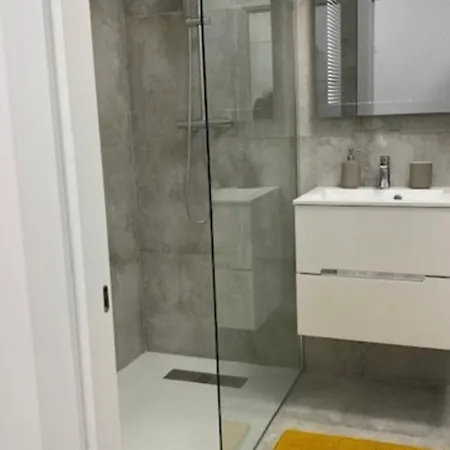 Apartment Elysium Old Square, Free Street Parking Within The Limits Of Available Spaces And Paid Parking One Minute Away, Smart Tv *