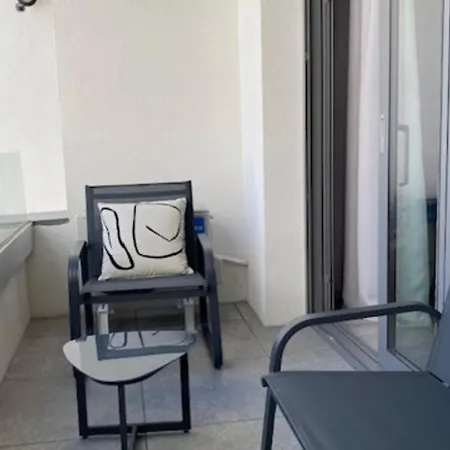 Apartment Elysium Old Square, Free Street Parking Within The Limits Of Available Spaces And Paid Parking One Minute Away, Smart Tv Bucharest