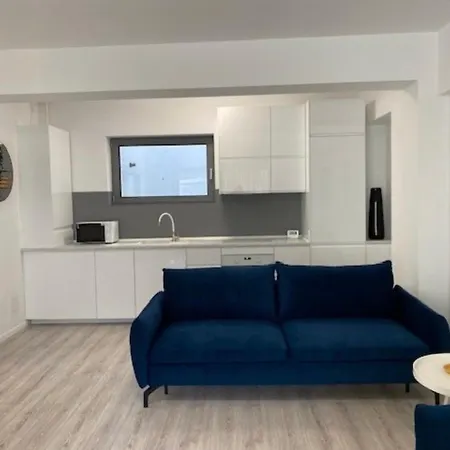 Elysium Old Square, Free Street Parking Within The Limits Of Available Spaces And Paid Parking One Minute Away, Smart Tv بوخارست