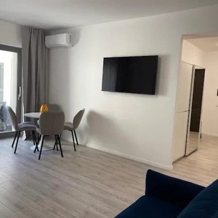 Elysium Old Square, Free Street Parking Within The Limits Of Available Spaces And Paid Parking One Minute Away, Smart Tv