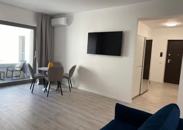 Elysium Old Square, Free Street Parking Within The Limits Of Available Spaces And Paid Parking One Minute Away, Smart Tv