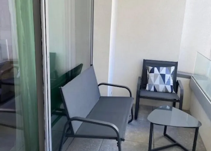 Elysium Old Square, Free Street Parking Within The Limits Of Available Spaces And Paid Parking One Minute Away, Smart Tv Bukarest