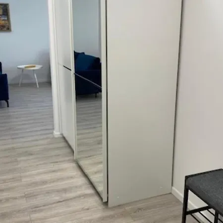 Apartment Elysium Old Square, Free Street Parking Within The Limits Of Available Spaces And Paid Parking One Minute Away, Smart Tv